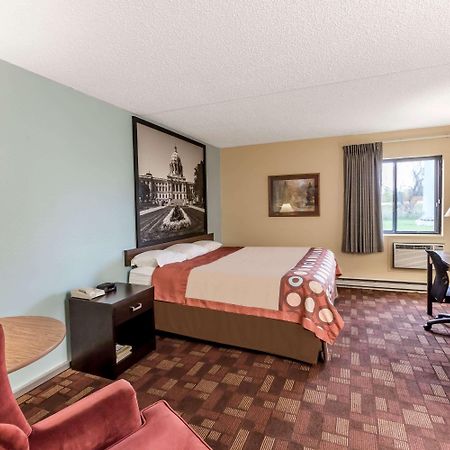 Super 8 By Wyndham Luverne Bagian luar foto