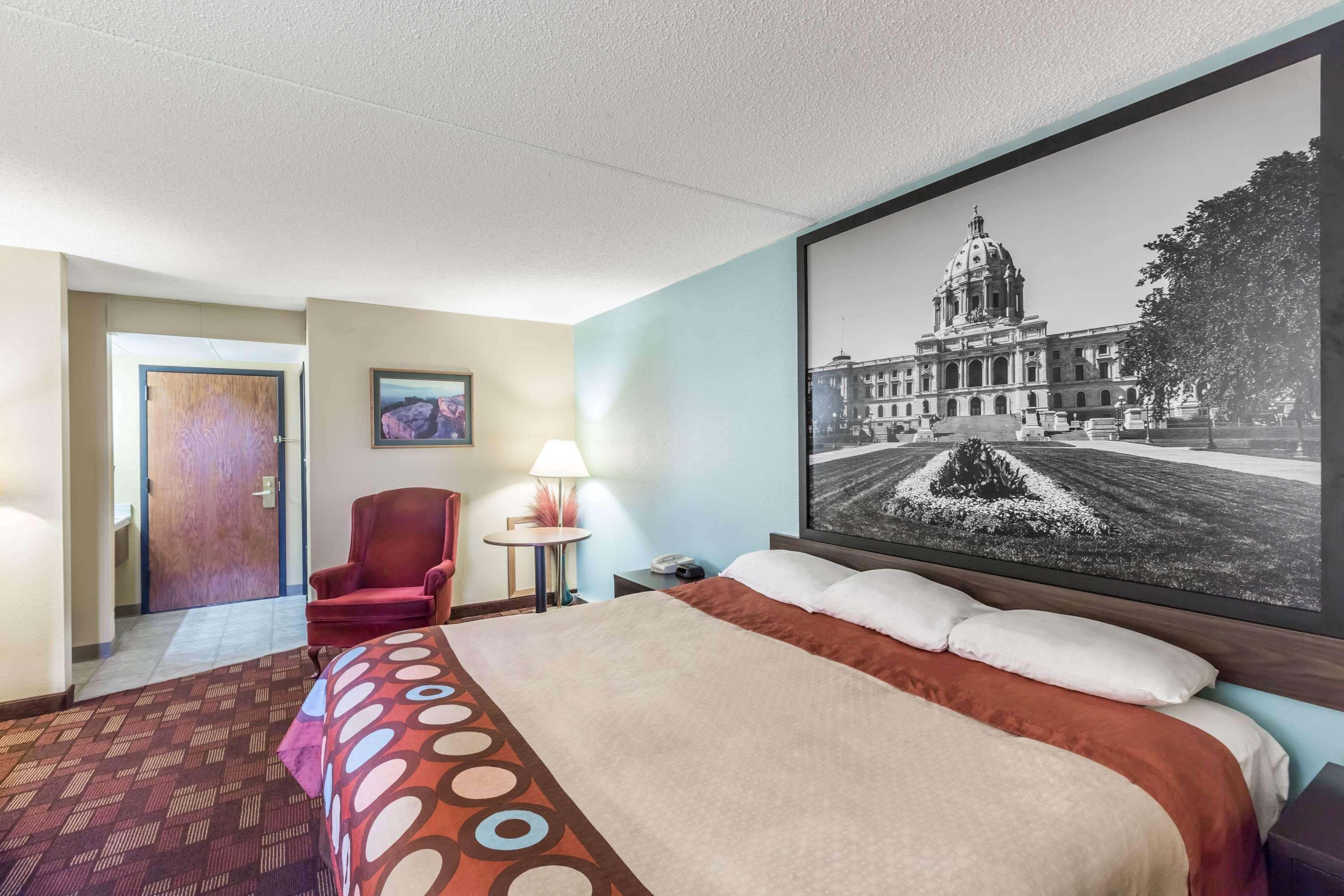 Super 8 By Wyndham Luverne Bagian luar foto
