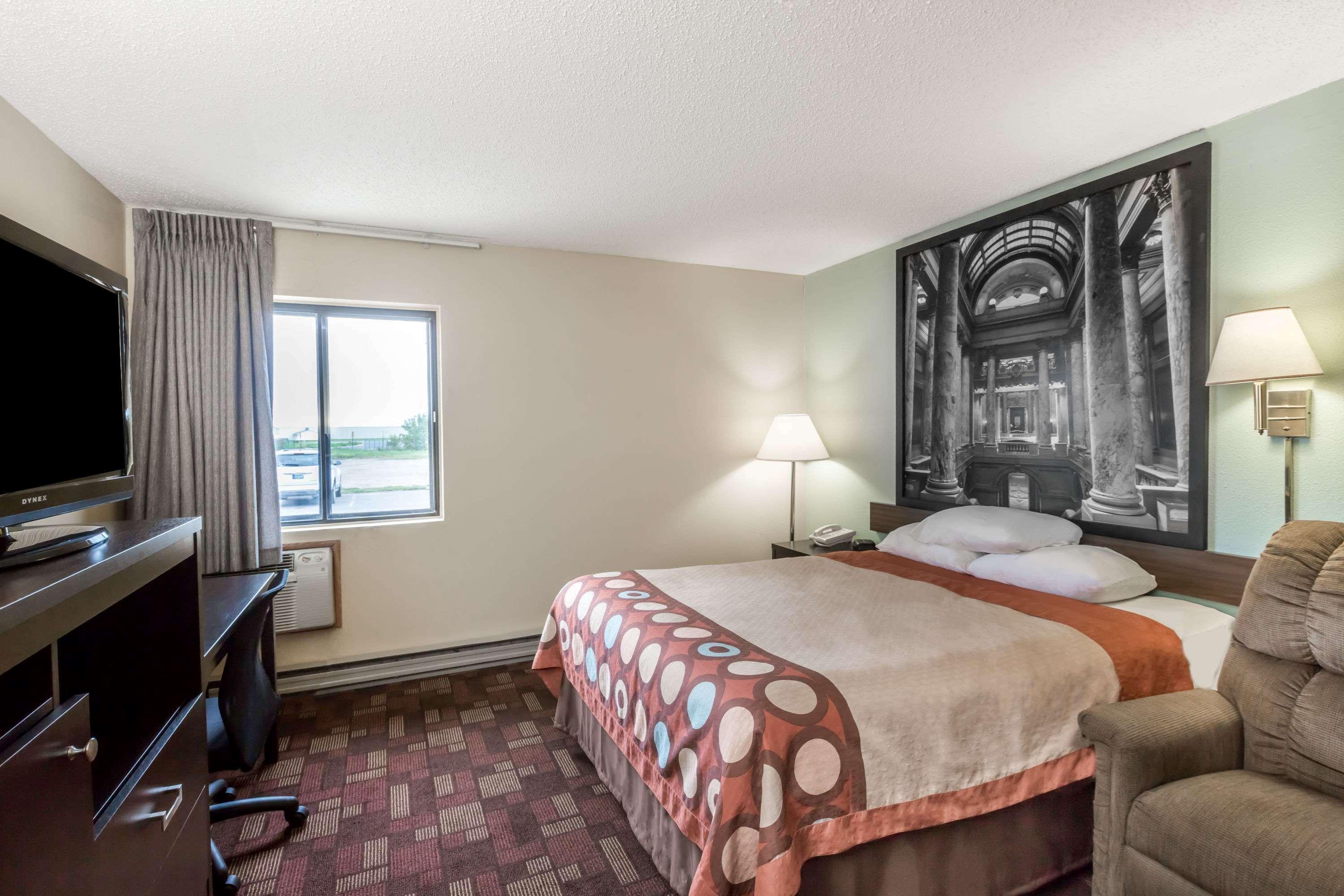 Super 8 By Wyndham Luverne Bagian luar foto