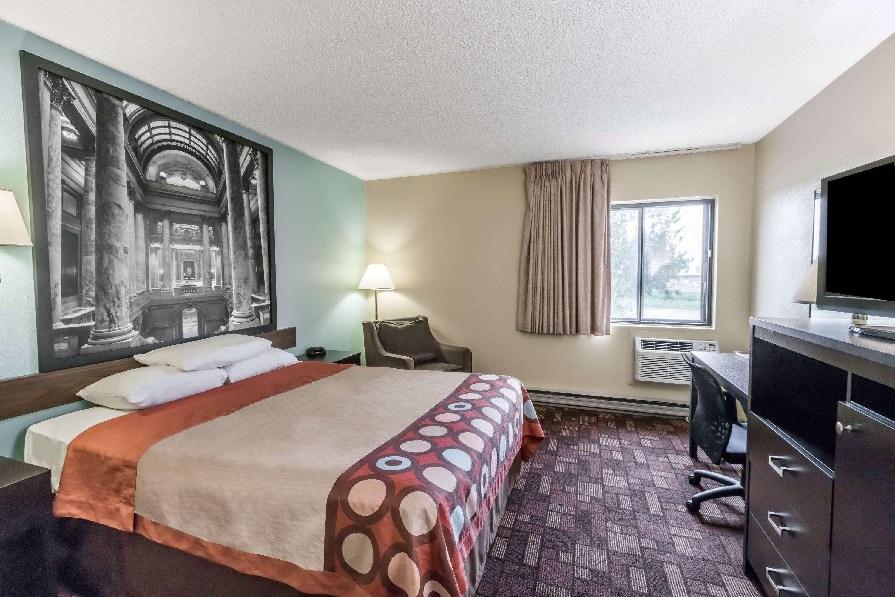 Super 8 By Wyndham Luverne Bagian luar foto